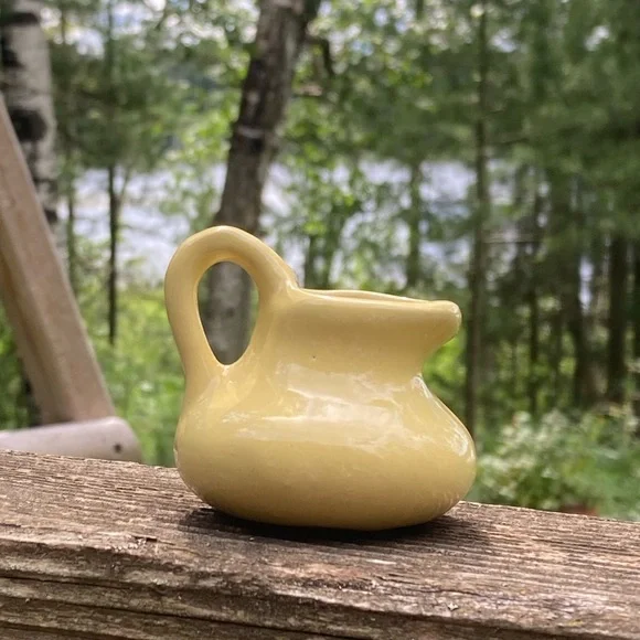 BYBEE Mini Pottery Kentucky McCOY Pitcher SHAWNEE Miniature Vintage Soft Yellow - Picture 4 of 11